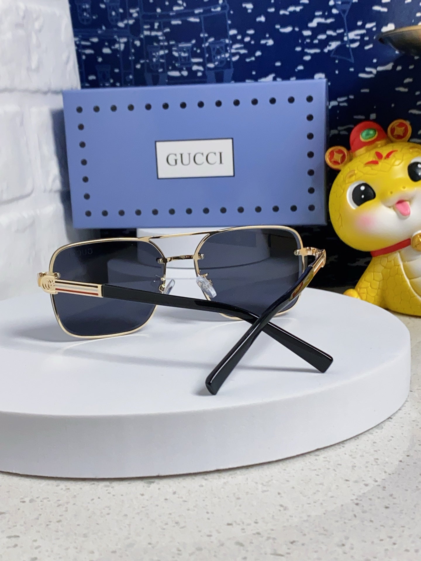 SQUARE FRAME SUNGLASSES 563175 IN METAL