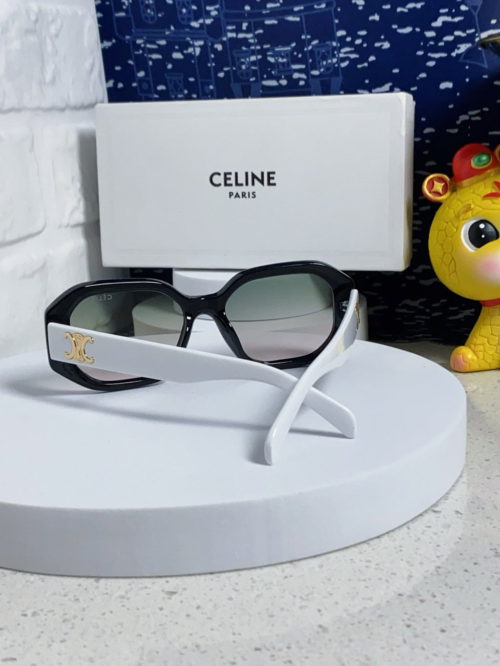 CELINE TRIOMPHE SQUARE SUNGLASS 566739 IN BLACK AND WHITE ACETATE