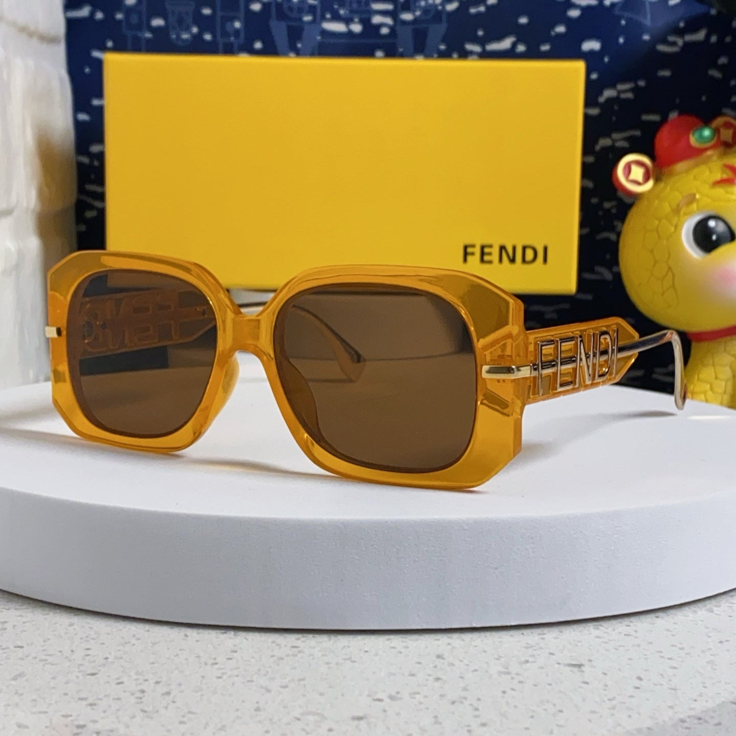 OVERSIZES FF DIAMONDS SQUARE SUNGLASSES 551639 IN ACETATE