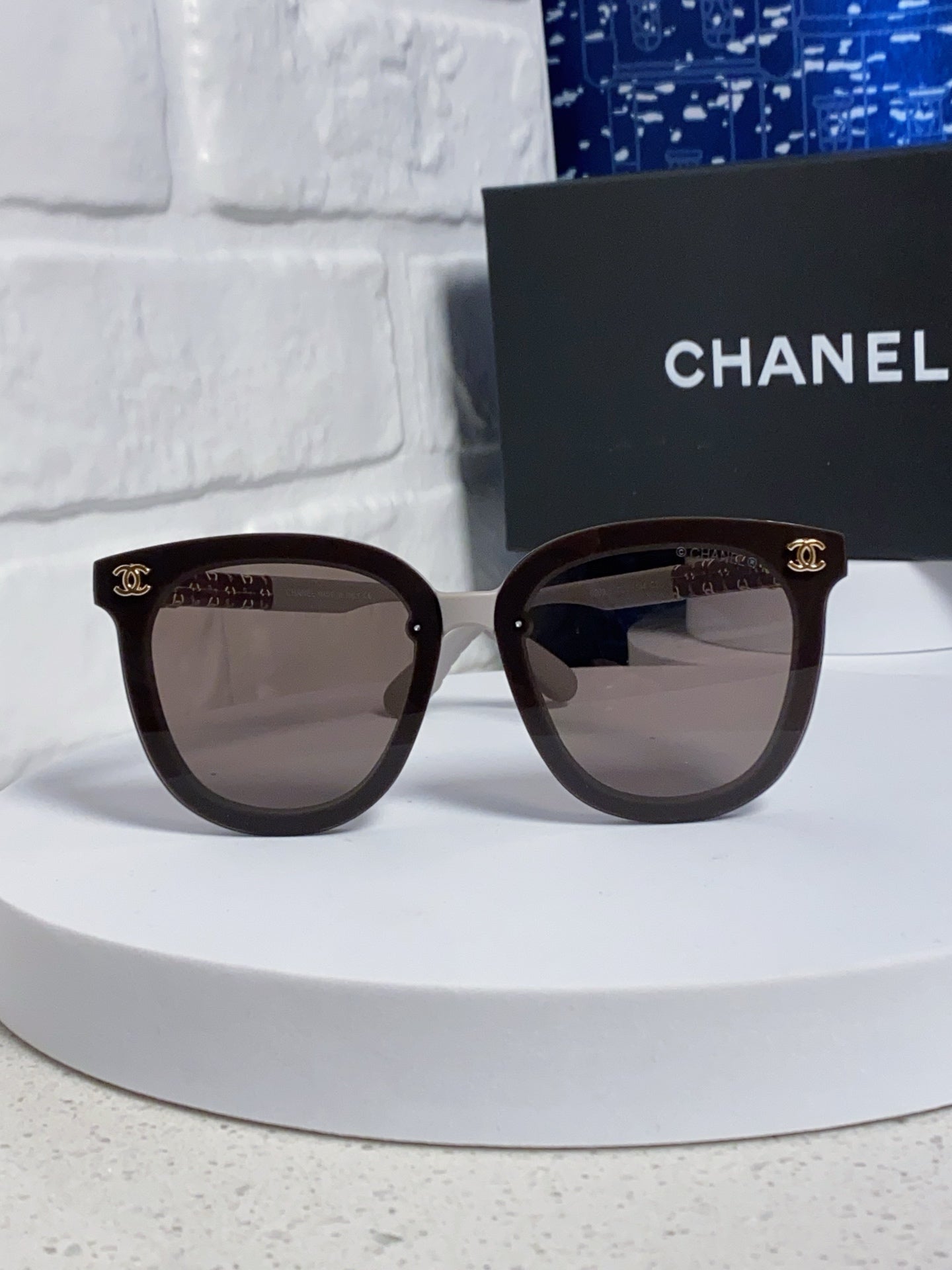 CHANEL BROWNLINE SUNGLASSES 638936 IN LIGHT GRAY ACETATE