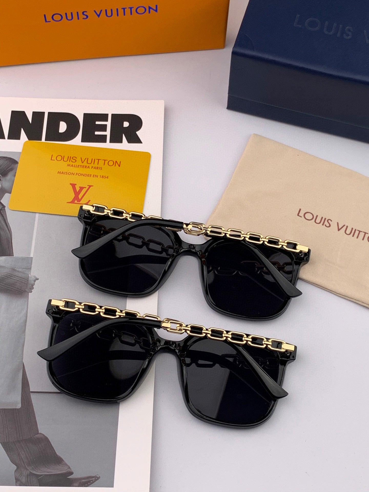 LOUIS VUITTON CHAIN SQUARE SUNGLASSES L8233 IN ACETATE